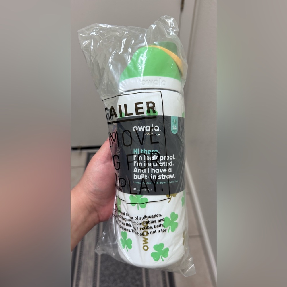 NWT Owala Color Drop 32oz FreeSip “CLOVER THE RAINBOW”